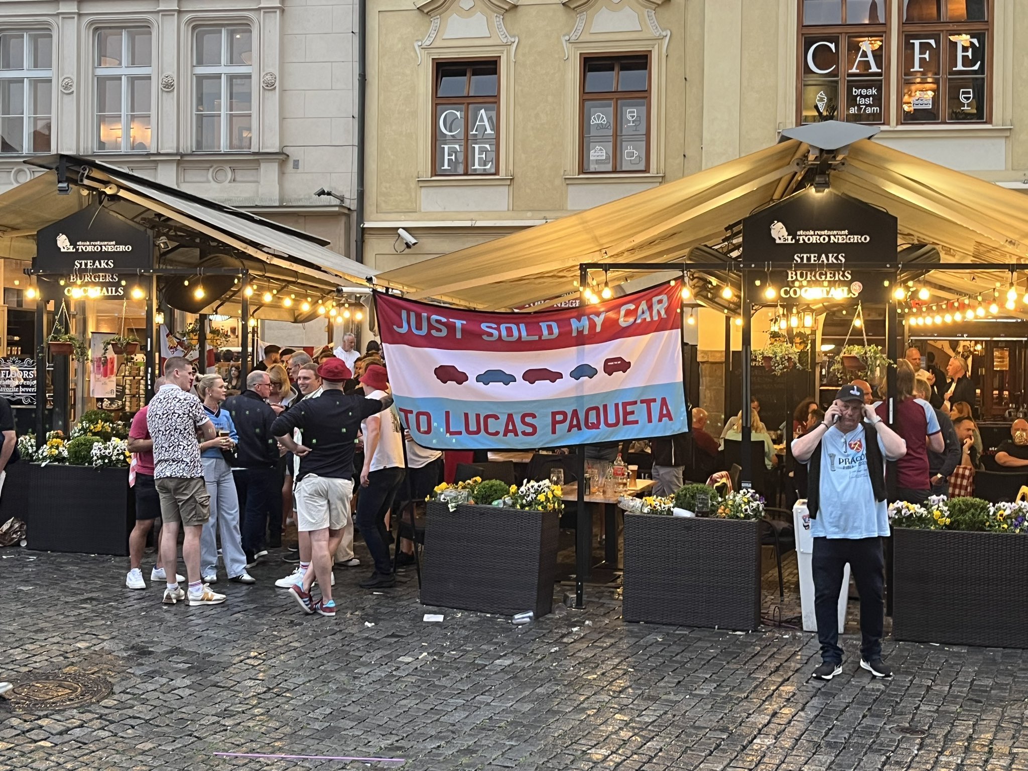 Lukas Paketa je miljenik navijača Vest Hema, FOTO: Twitter