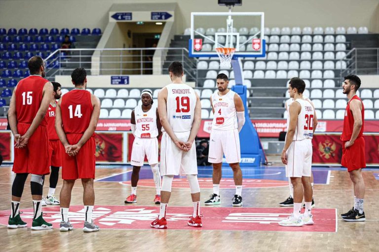 Košarkaši su se minutom čutnje oprostili od Ivana Ćorovića koji nas je prerano napustio, FOTO: KSCG