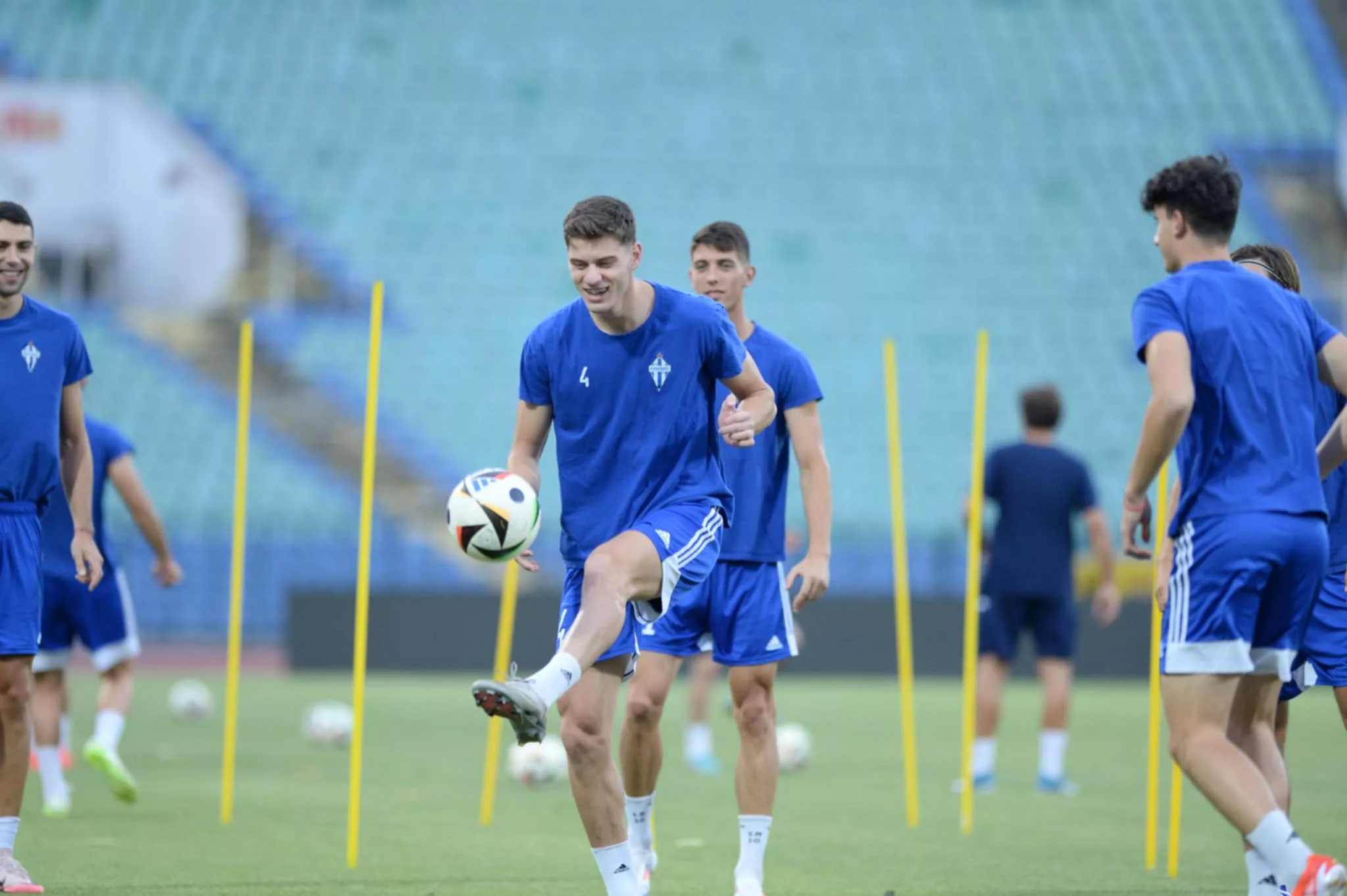 Navijači Plavih priželjkuju novi pogodak Perišića, Foto: FK Budućnost / Rusmin Radič